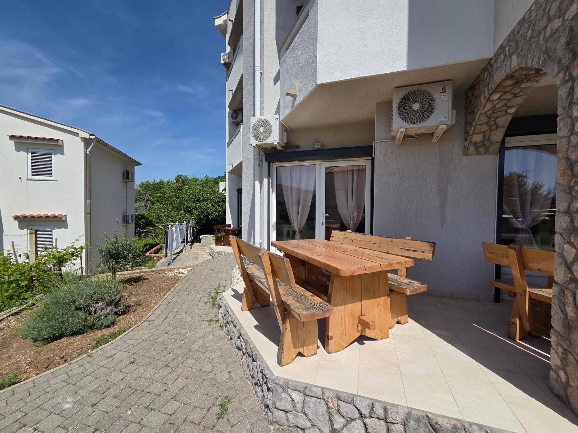 Apartments Leticia I Baska  Luaran gambar